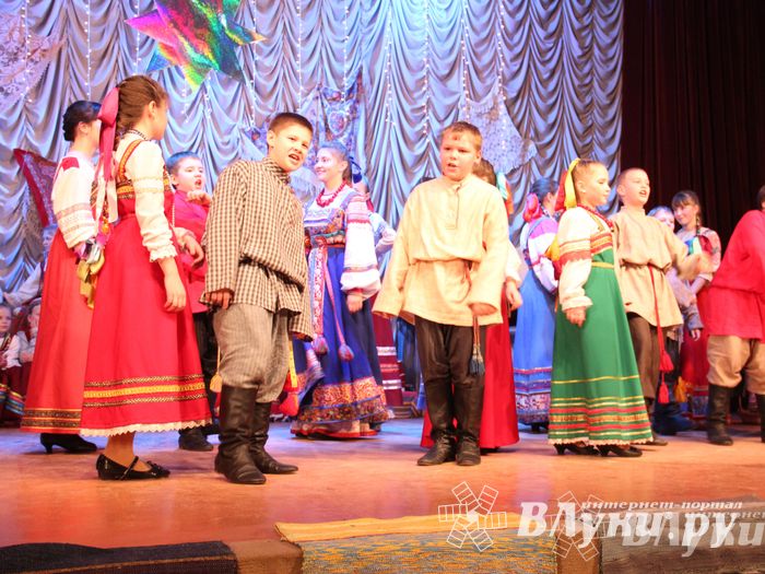 Рождественский концерт ансамбля «Заряница» прошел в Великих Луках (фото)