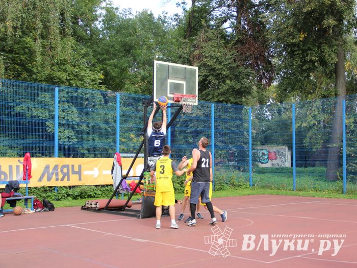 В Великих Луках прошли региональные соревнования «Оранжевый мяч» (ФОТО)