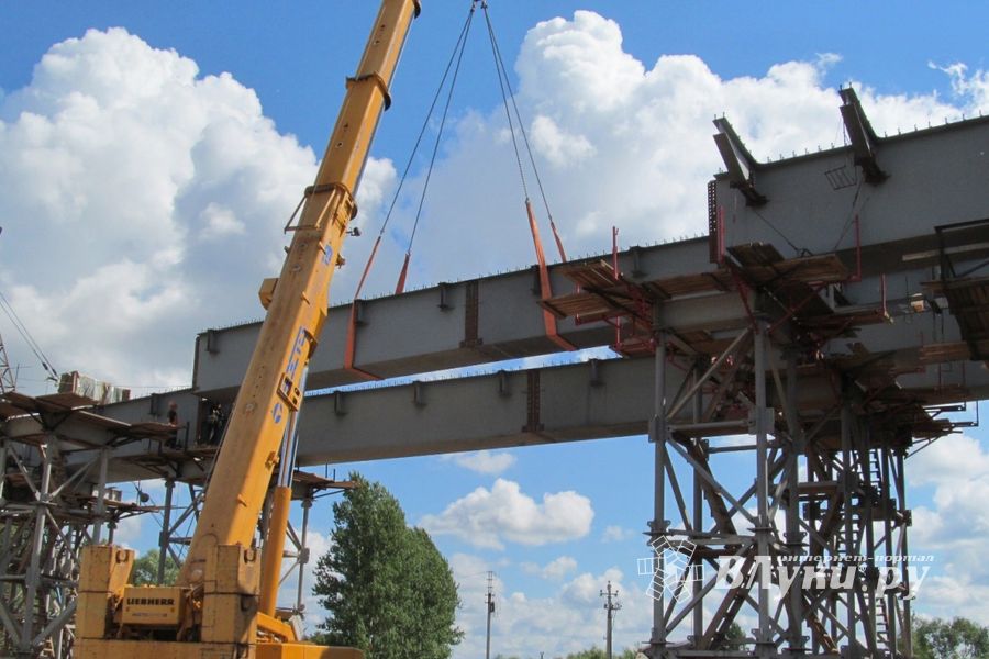 В Великих Луках на путепроводе завершена надвижка левого пролета (ФОТО)