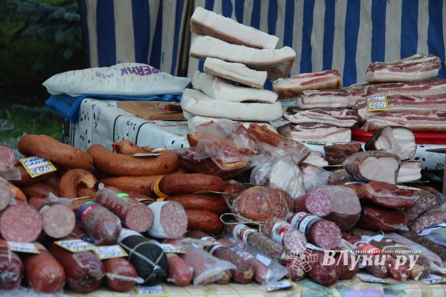 В Великих Луках прошла универсальная осенняя ярмарка (ФОТО)