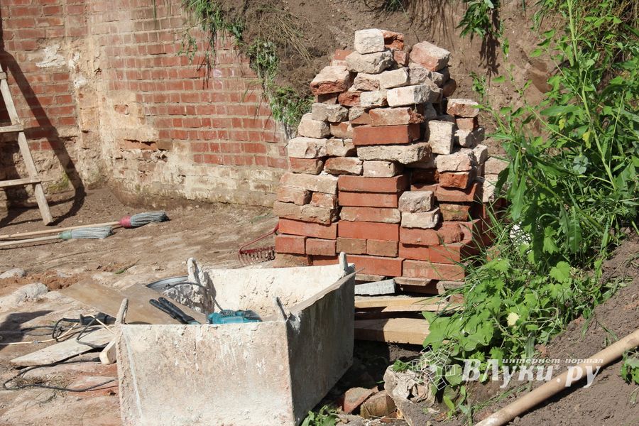 Совсем скоро великолучане смогут гулять по деревянным дорожкам Крепости (ФОТО)