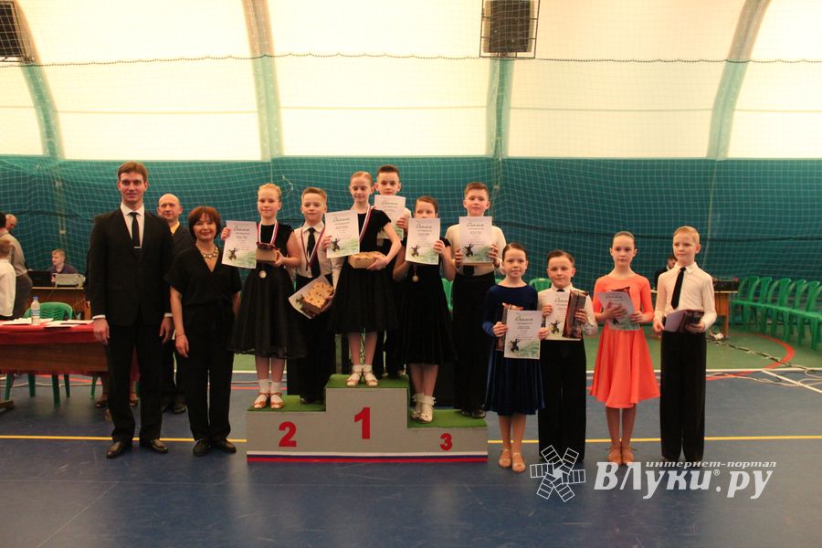 В Великих Луках прошел турнир по спортивным бальным танцам (ФОТО)