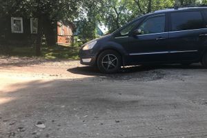 «Невидимый» асфальт на великолукской дороге (ФОТО)