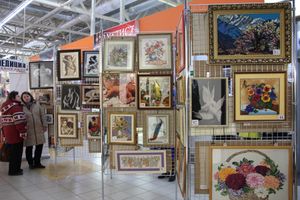 В Великих Луках прошел конкурс-выставка вышивки и бисера (ФОТО)