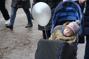 В Великих Луках прошло праздничное шествие (ФОТО)