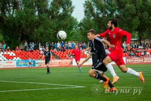 Матчи по футболу в рамках Первенства России проходят в Великих Луках (фото)