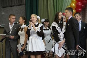 «Последний звонок» в школах Великих Лук