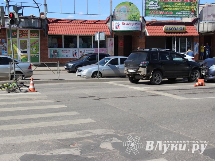 ДТП возле Смоленского рынка (ФОТО)