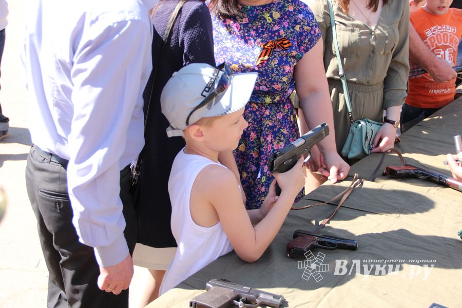 Великолучане отпраздновали День победы (ФОТО)