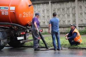На пр. Гагарина устраняют аварию на водопроводе (ФОТО)