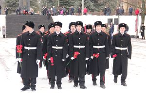 У Вечного огня в Великих Луках прошёл торжественный митинг (фото)