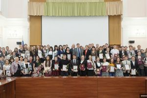 Более 100 педагогов и учащихся Псковской области получили областные и федеральные премии (фото)