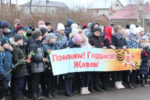 Родственники погибших солдат приняли участие в возложении цветов в Великих Луках