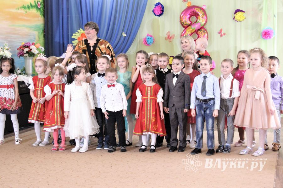 В детских садах Великих Лук проходят утренники к 8 марта (ФОТО)