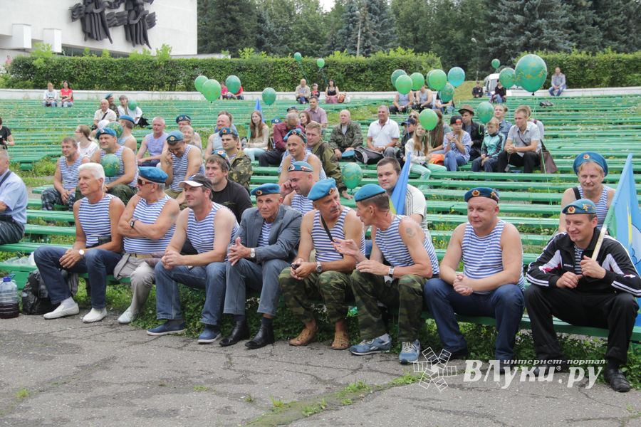 В Великих Луках отмечают День ВДВ (ФОТО)
