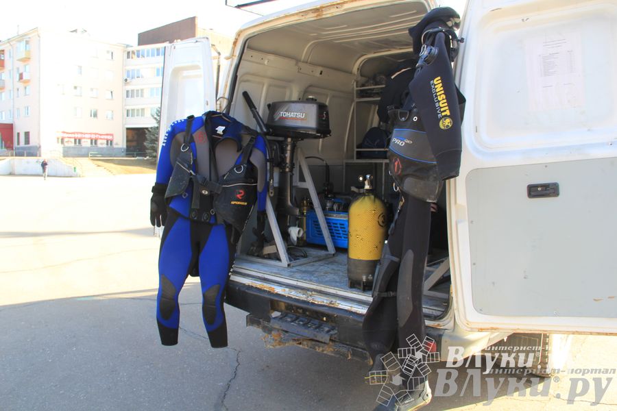 В центре Великих Лук спасатели продемонстрировали свою технику (ФОТО)