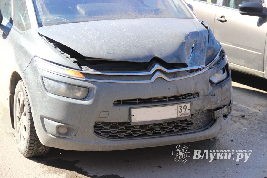 В Великих Луках произошло ДТП (ФОТО)