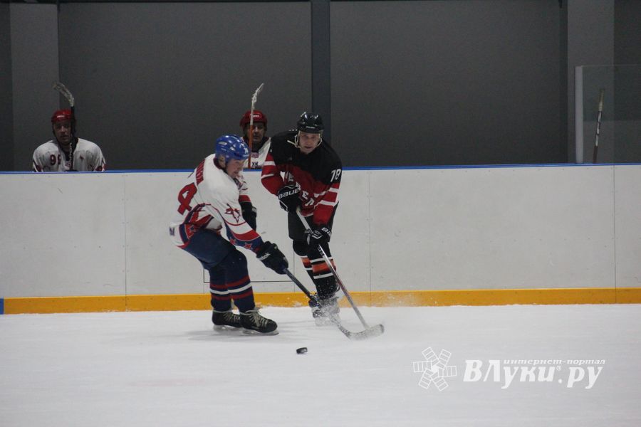 В Великих Луках прошёл первый матч Кубка Псковской области по хоккею (ФОТО)
