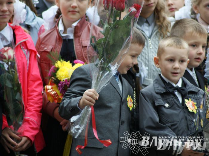 Школы города отметили 1 сентября (фото)