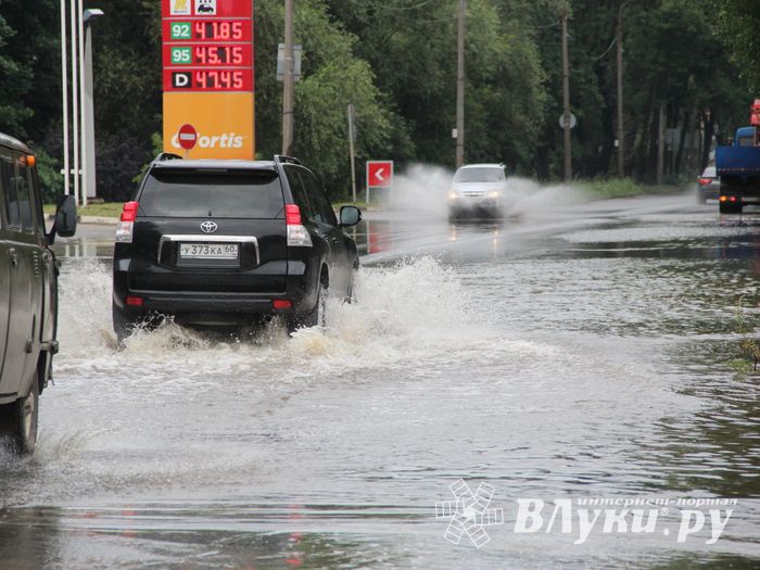 Великие Луки вновь подтопило (ФОТО; ВИДЕО)