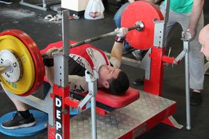 В Великих Луках состоялись Чемпионат и Первенство Псковской области по жиму штанги лежа (ФОТО)