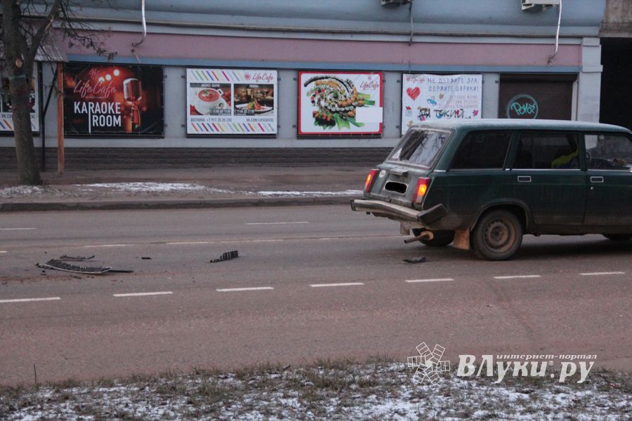 В Великие Луки по проспекту Гагарина произошло очередное ДТП (фото)