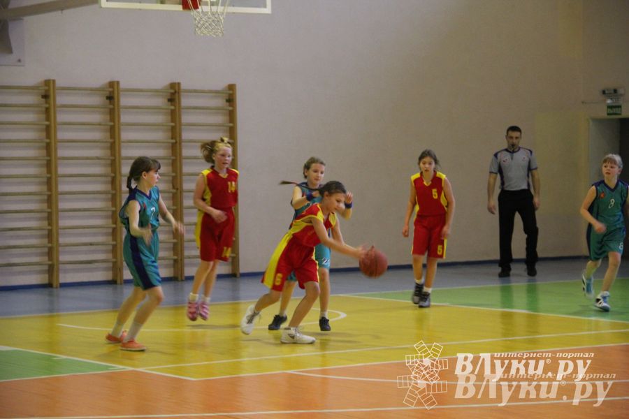 Великолукские баскетболисты стали победителями междугородних соревнований по баскетболу