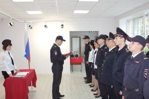 Сегодня молодые Псковские полицейские приняли присягу (фото)