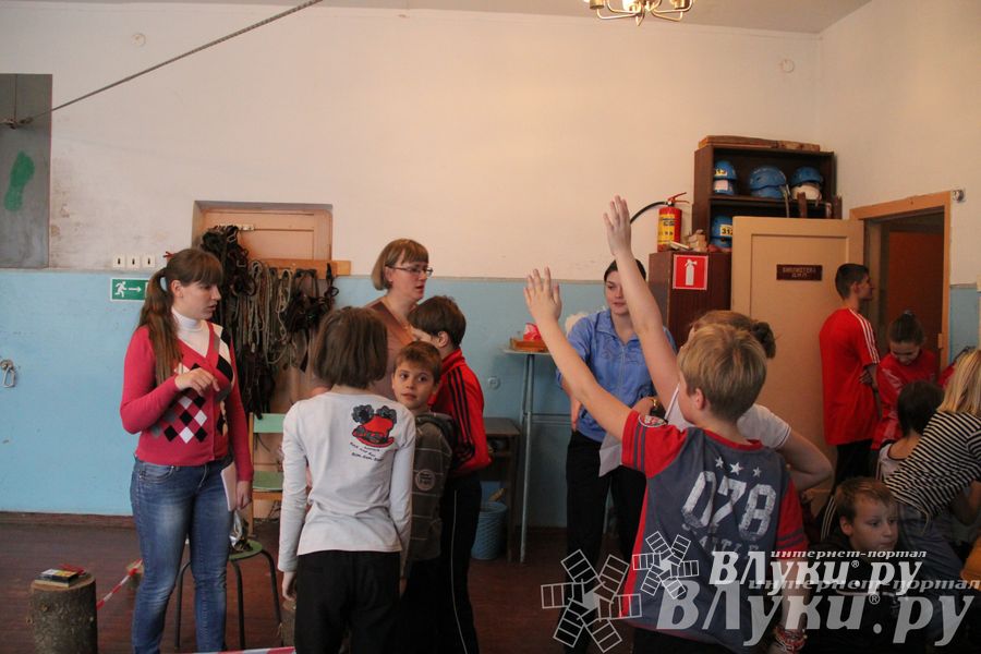 В Великих Луках проходят открытые соревнования по ориентированию «Спортивный лабиринт» «Ура, каникулы!», посвящённые 65-летию Дома детского творчества (фото)