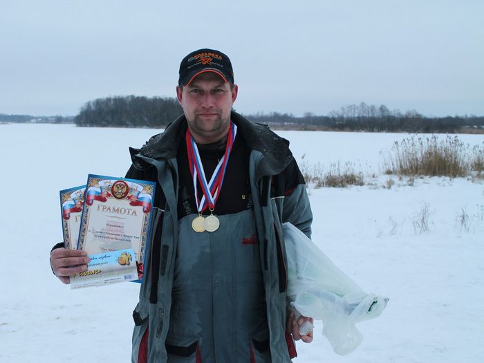 На Пореченском озере прошел Чемпионат города Великие Луки по ловле рыбы на блесну со льда (ФОТО)