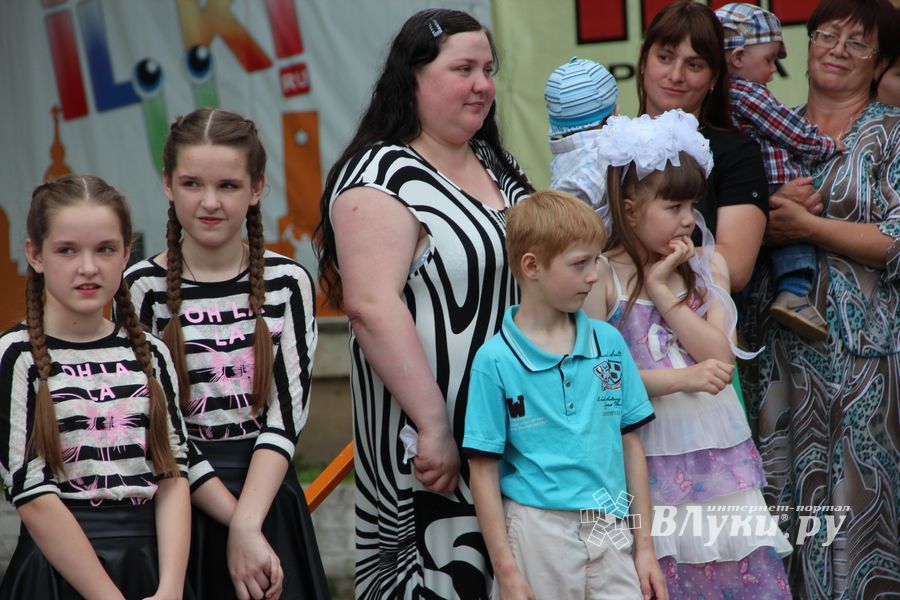 В Великих Луках чествовали близнецов (ФОТО)