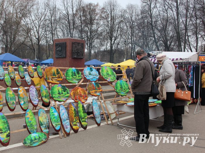 В Великих Луках проходит Весенняя ярмарка