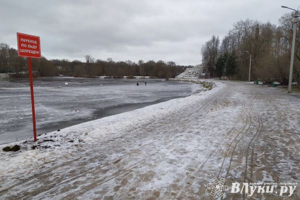 В Псковской области устанавливается запрет выхода на лед рек и озер