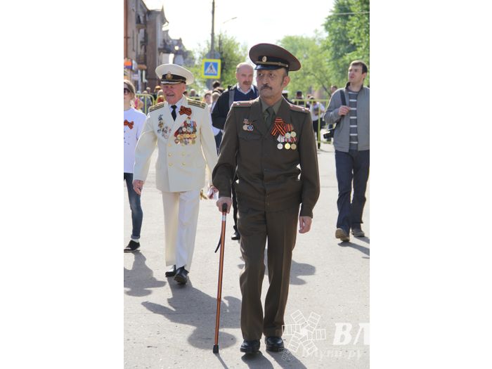 Парад Победы в Великих Луках (фото)
