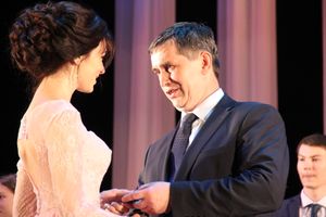 В Великих Луках выпускникам вручили медали «За особые успехи в учении» (ФОТО)