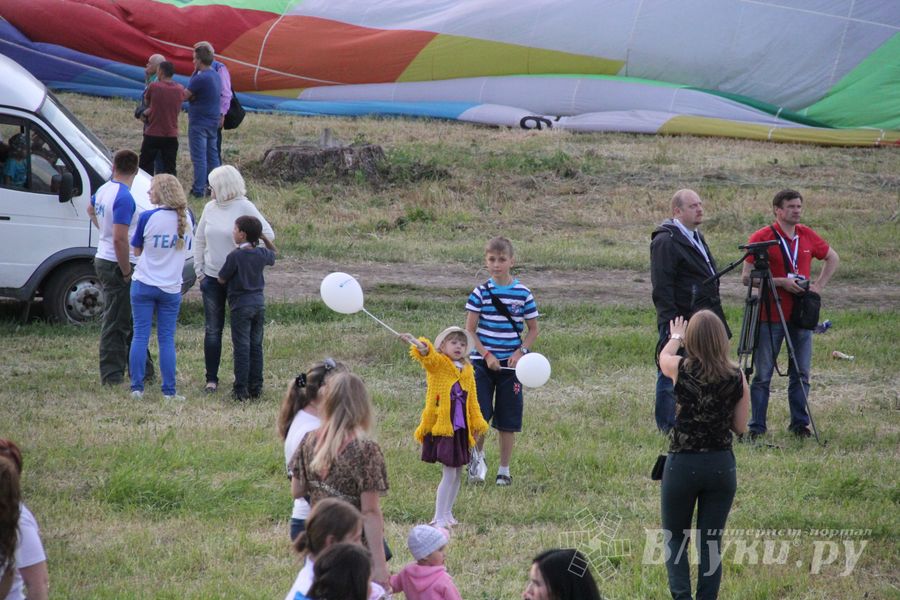 В Великих Луках открылась Международная юбилейная встреча воздухоплавателей (фото)