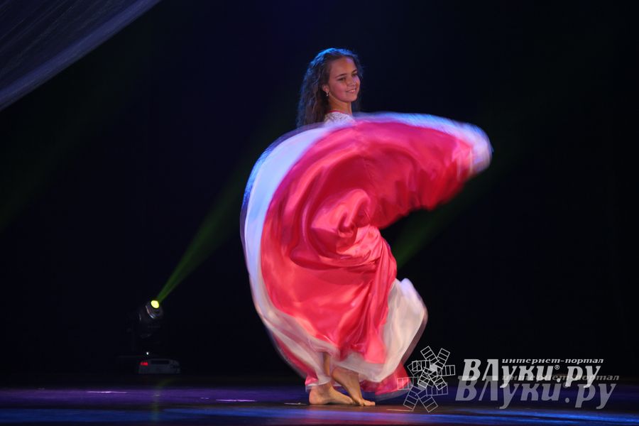 В ДК ЛК прошел музыкально-танцевальный спектакль «Босиком по млечному пути» (фото)