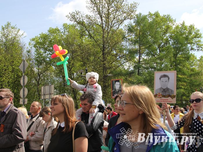 Парад Победы в Великих Луках (фото)