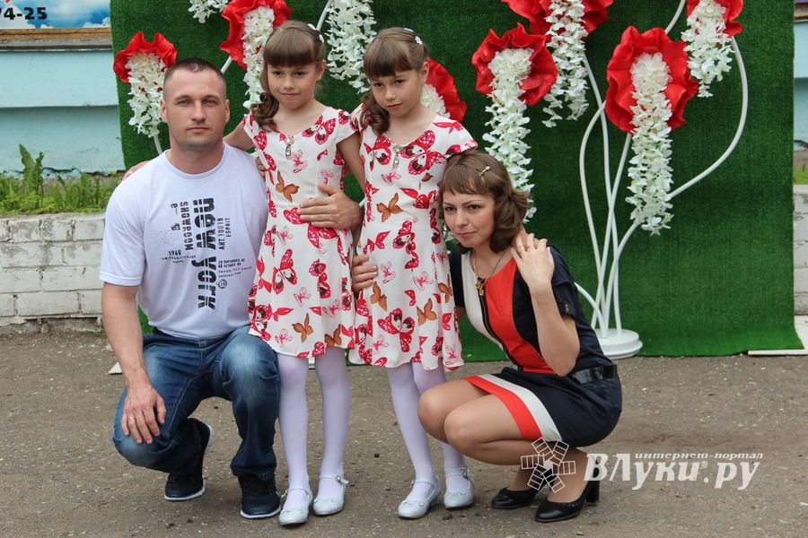 В Великих Луках чествовали близнецов (ФОТО)