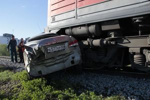 Фоторепортаж: ДТП на железнодорожном переезде в Великих Луках