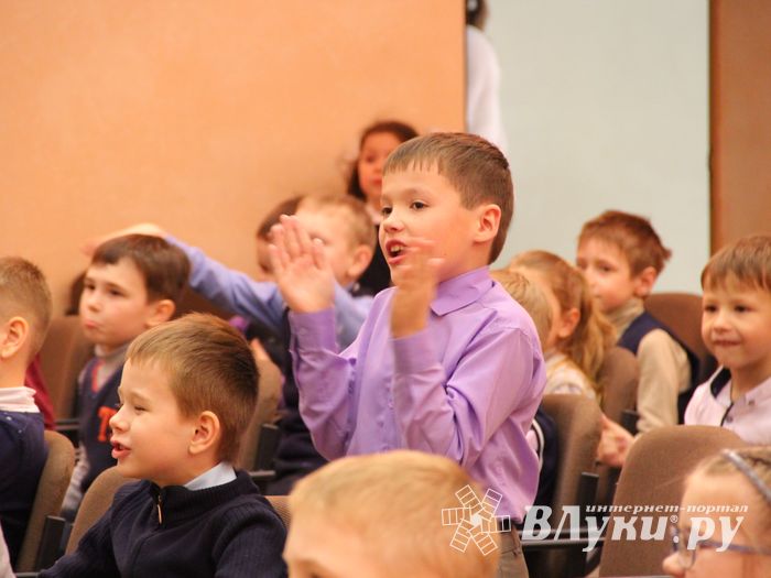 В школе №13 прошёл конкурс «А ну-ка, девочки!» (ФОТО)