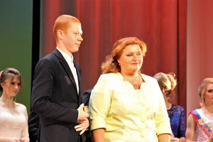 Великолукским выпускникам вручили медали «За особые успехи в учении» (ФОТО)