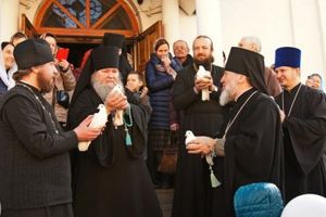 В праздник Благовещения Пресвятой Богородицы епископ Сергий (Булатников) возглавил литургию в Вознесенском соборе города Великие Луки (фото)