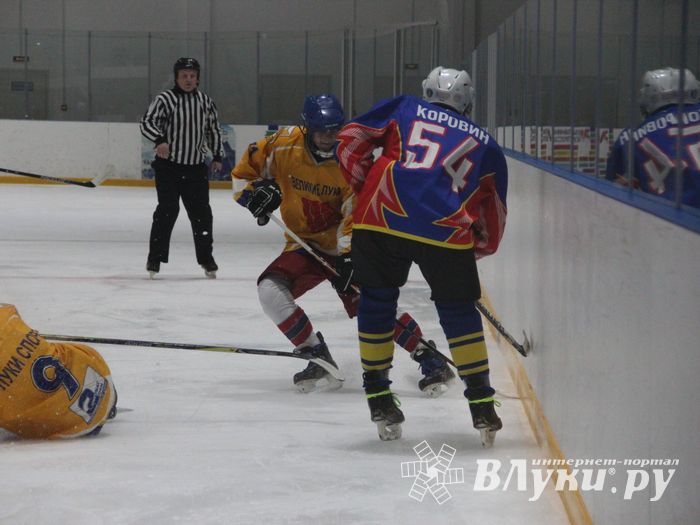 Великолукские хоккейные клубы провели матч в рамках чемпионата города (ФОТО)