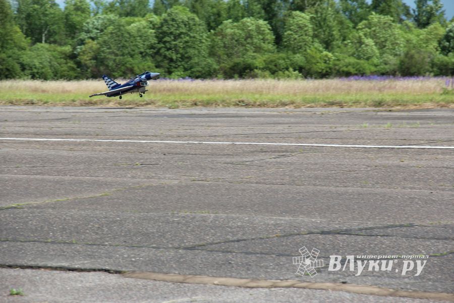 В Великих Луках проходит 7-й Фестиваль авиамодельного спорта (ФОТО)
