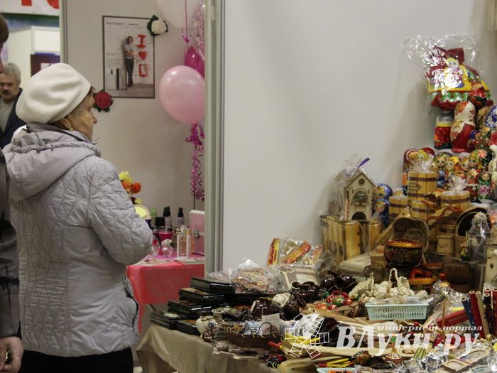 В Великих Луках открылась 8-ая Великолукская универсальная выставка (ФОТО)