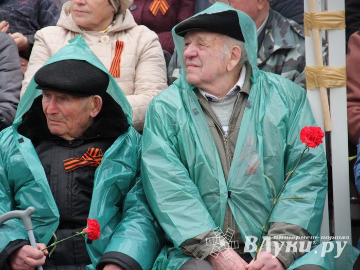 В Великих Луках прошел Парад Победы (ФОТО)