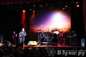 В Великих Луках состоялся концерт Дениса Майданова