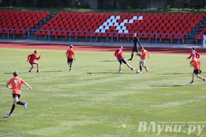 В Великих Луках стартовал открытый турнир по футболу