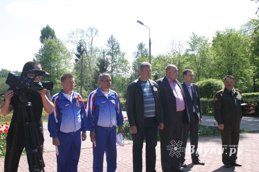 Члены Международного автопробега прибыли в Великие Луки 